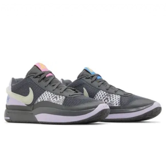 Men’s Niki shoes size 9.5 like new